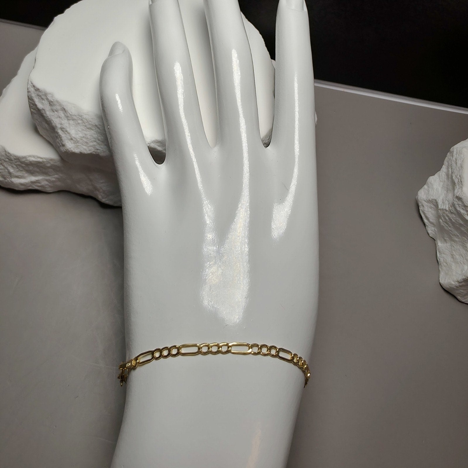 10K Yellow Gold 2.5mm Figaro Bracelet - 6 Inch