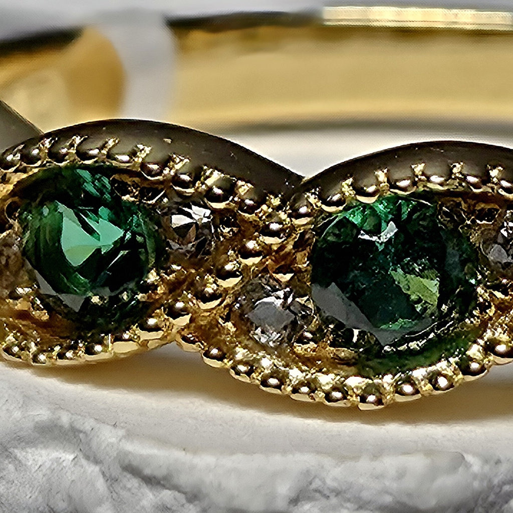 Genuine Emerald & White Sapphire Milgrain Infinity Wave Ring Size 7