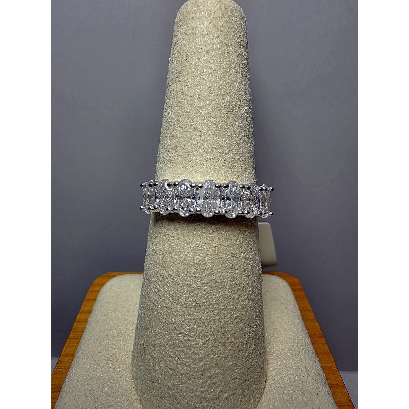 S7 2.16ctw Oval Moissanite Band