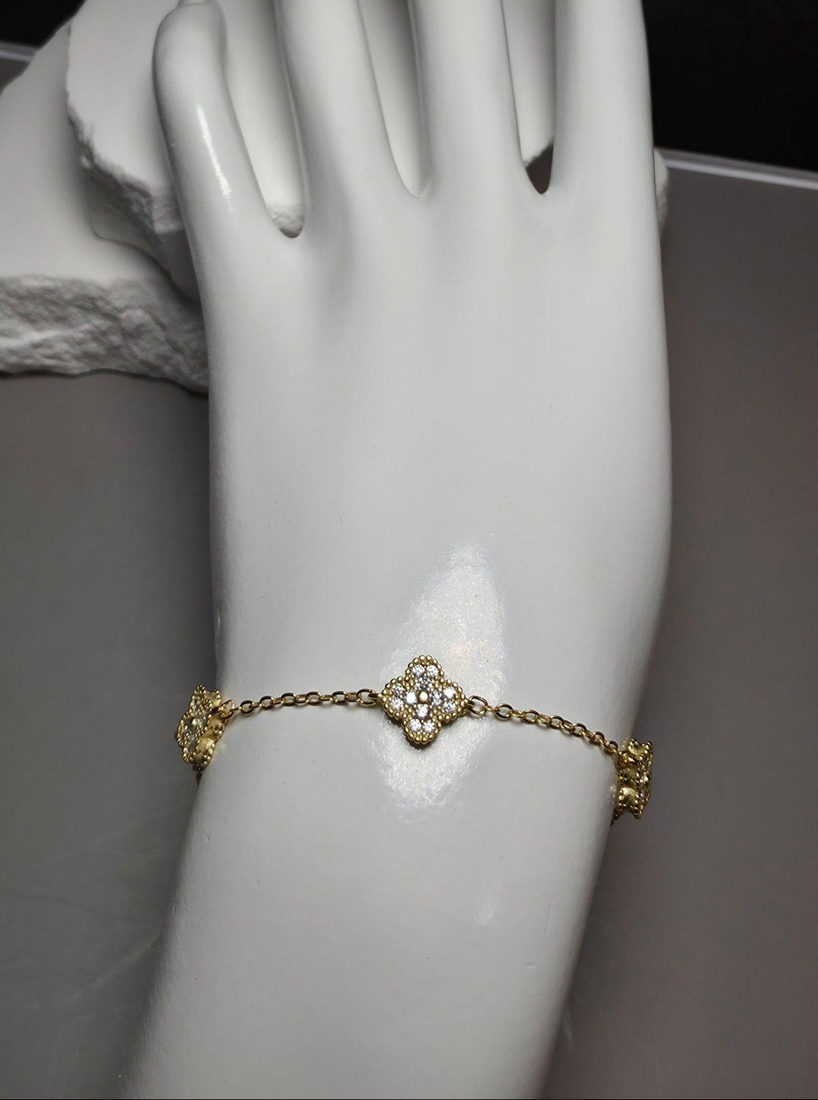 7+1" Gold Cluster 5-Clover Bracelet Adjustable