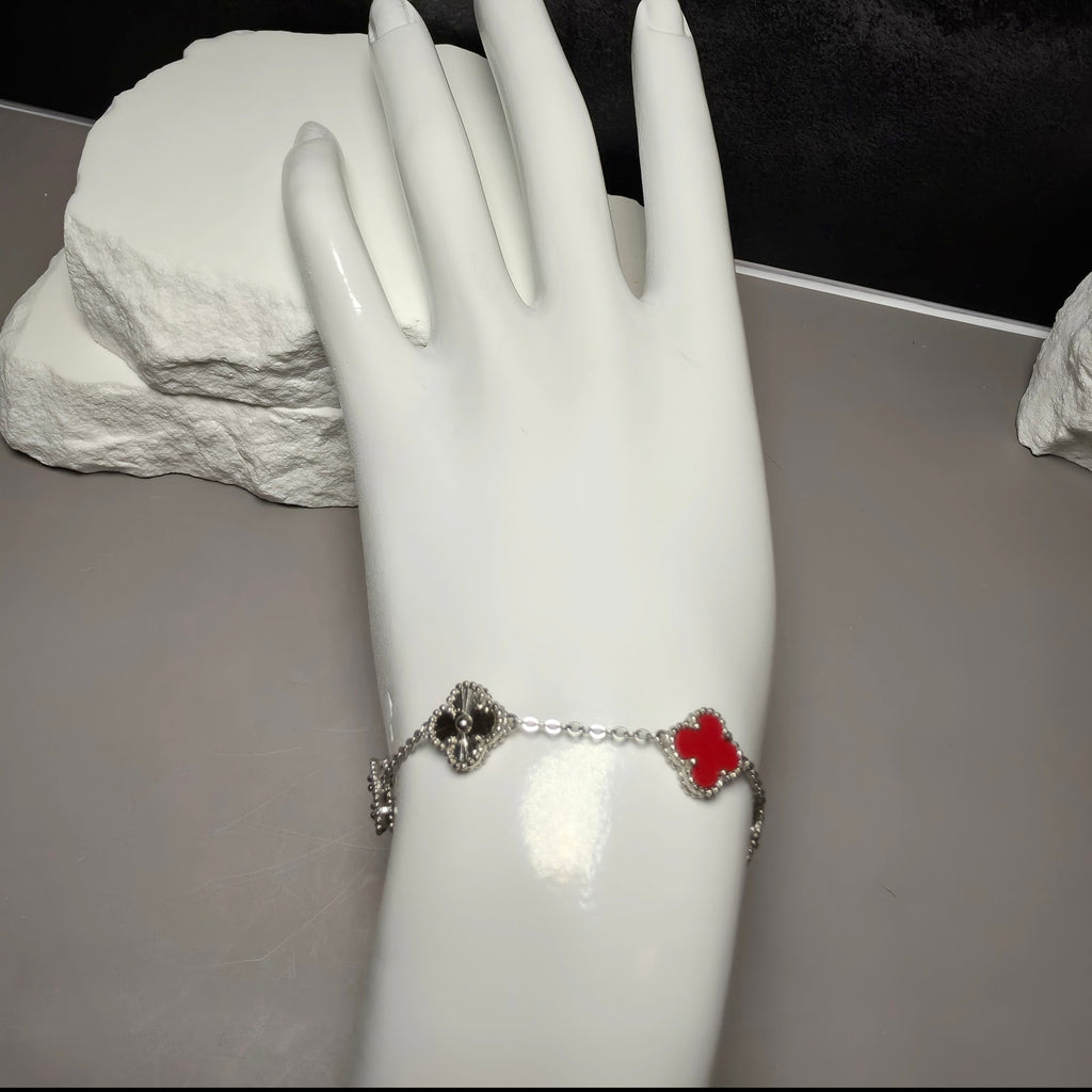 Red Carnelian Clover & Engraved Sunburst Station Bracelet in 925 Sterling Silver