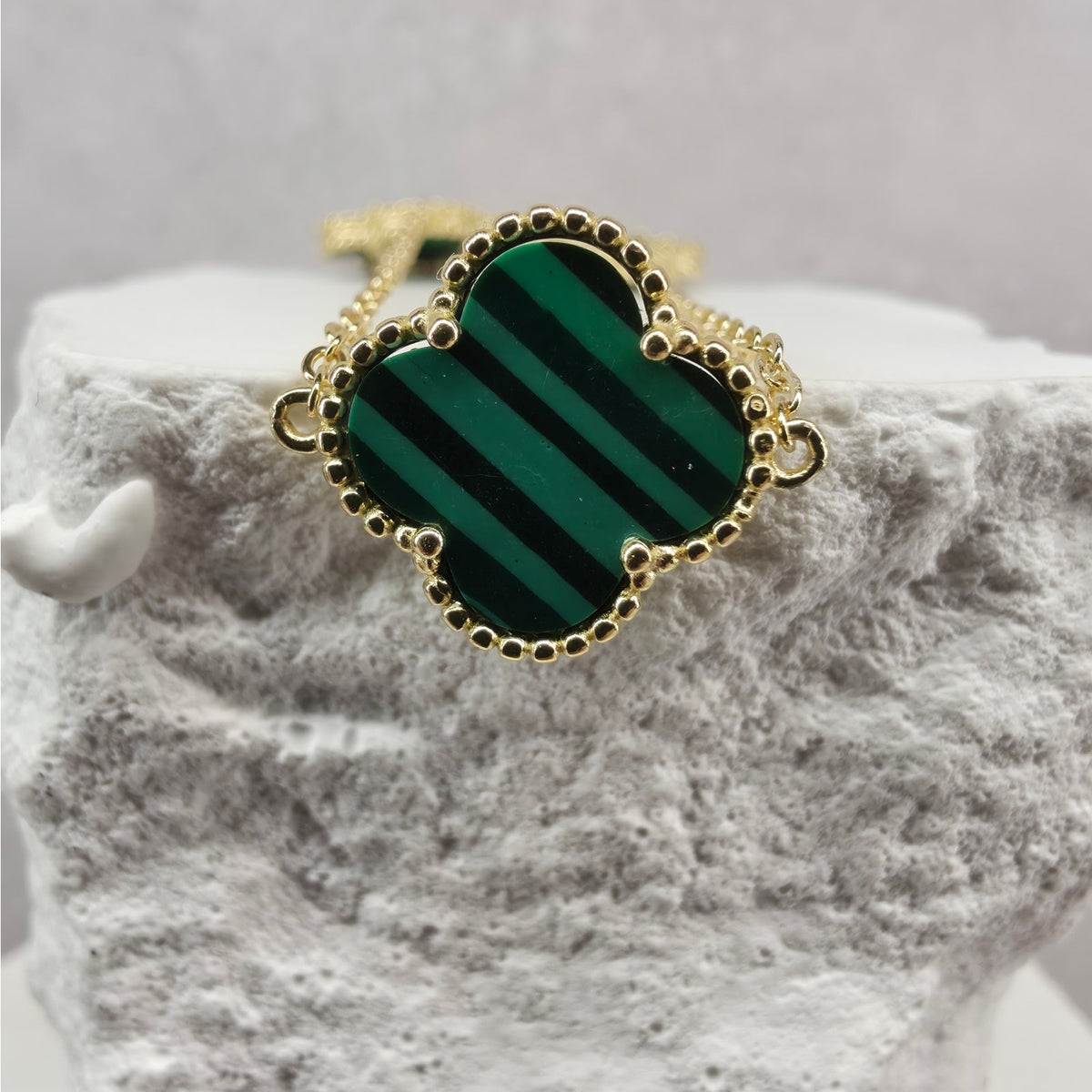 14.2mm Malachite 5-Motif Clover Necklace Gold Plated 925 Silver