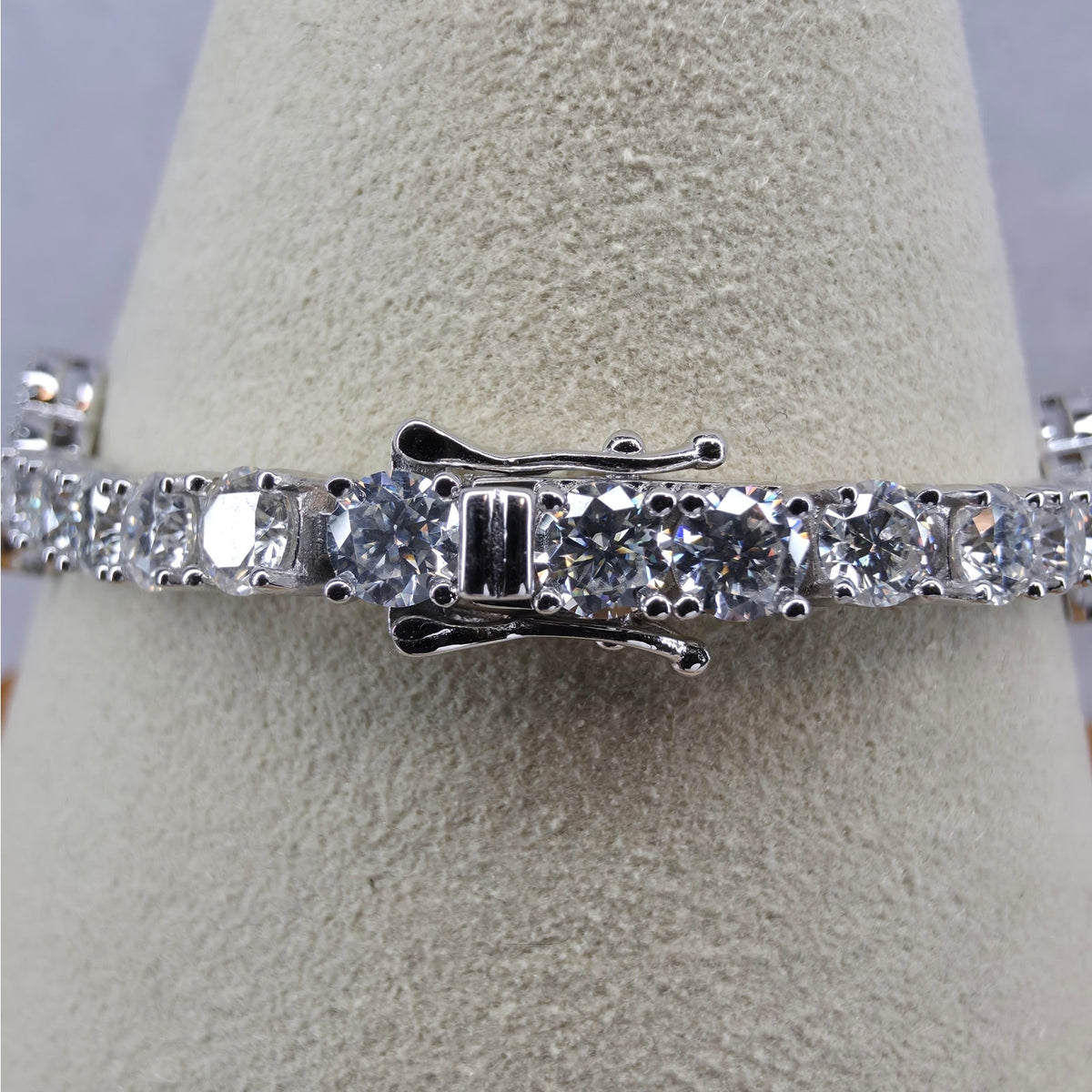 7" 4mm 8.70ctw Moissanite Clover Tennis Bracelet 925 Silver Box Lock GRA