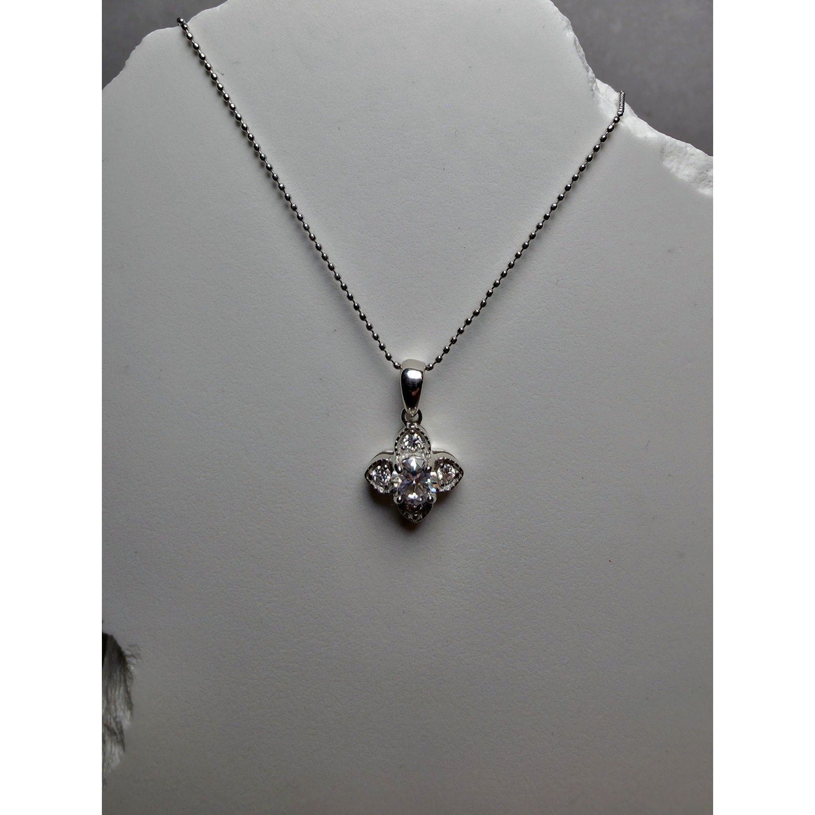 18" 0.65ctw Moissanite Clover Pendant w/Beaded Necklace 925 Sterling Silver