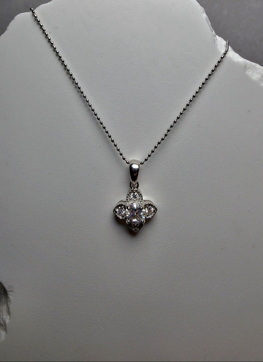 18" 0.65ctw Moissanite Clover Pendant w/Beaded Necklace 925 Sterling Silver