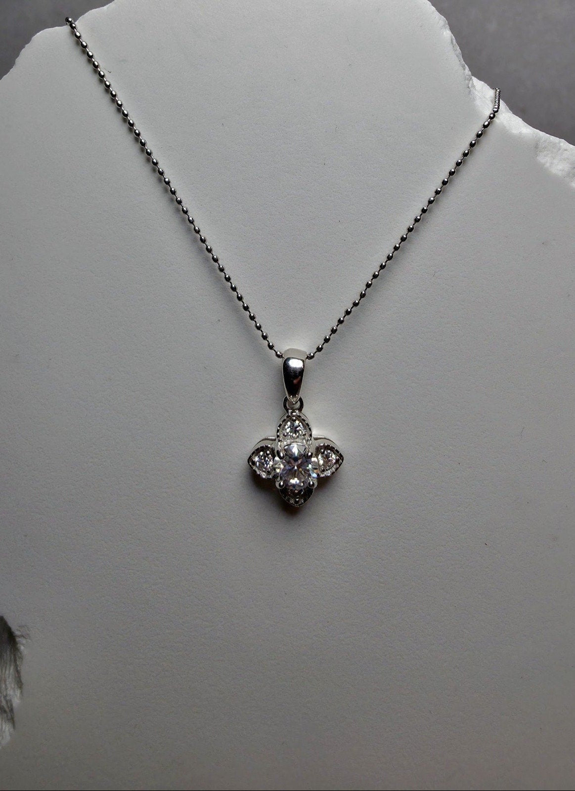 18" 0.65ctw Moissanite Clover Pendant w/Beaded Necklace 925 Sterling Silver