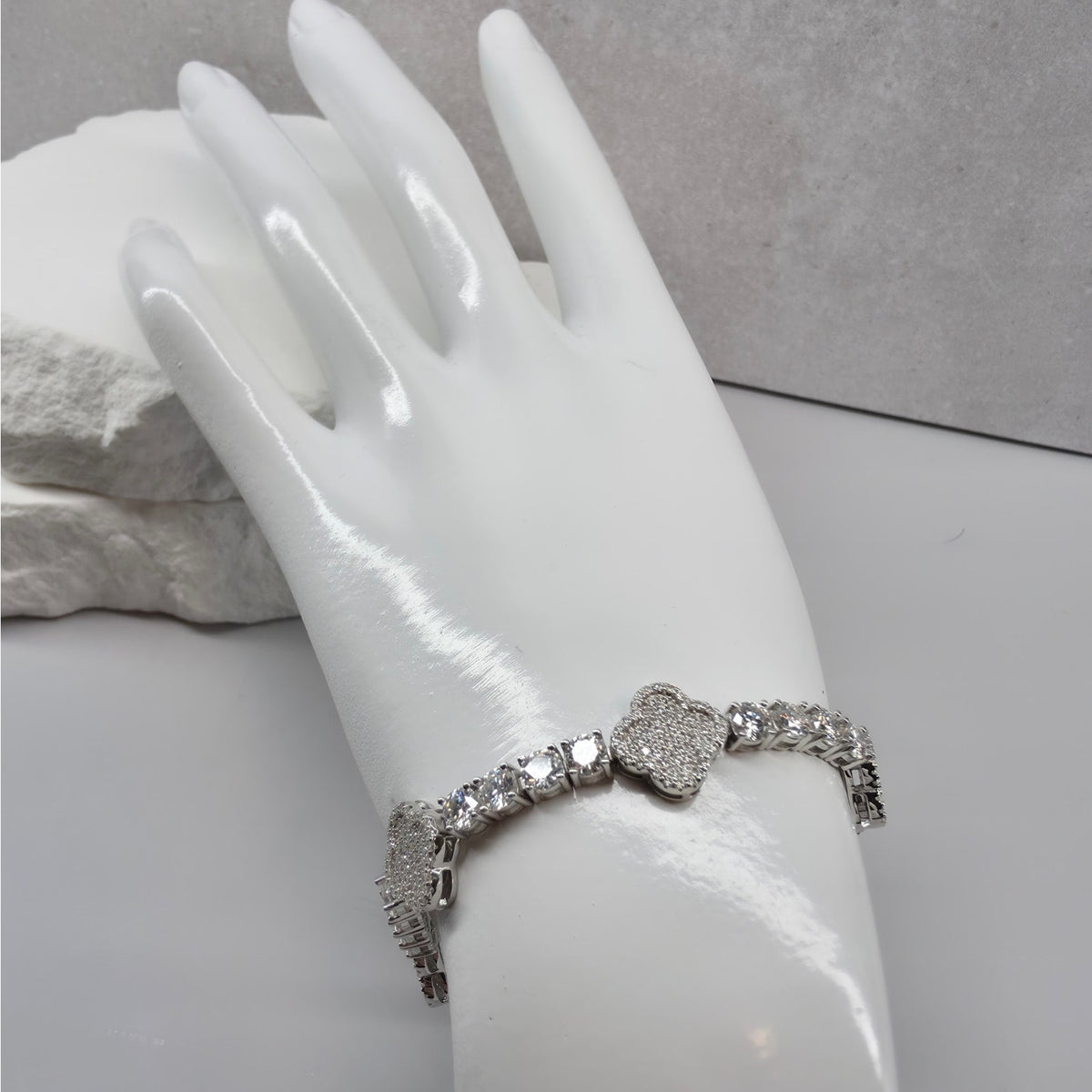 7" 4mm 8.70ctw Moissanite Clover Tennis Bracelet 925 Silver Box Lock GRA