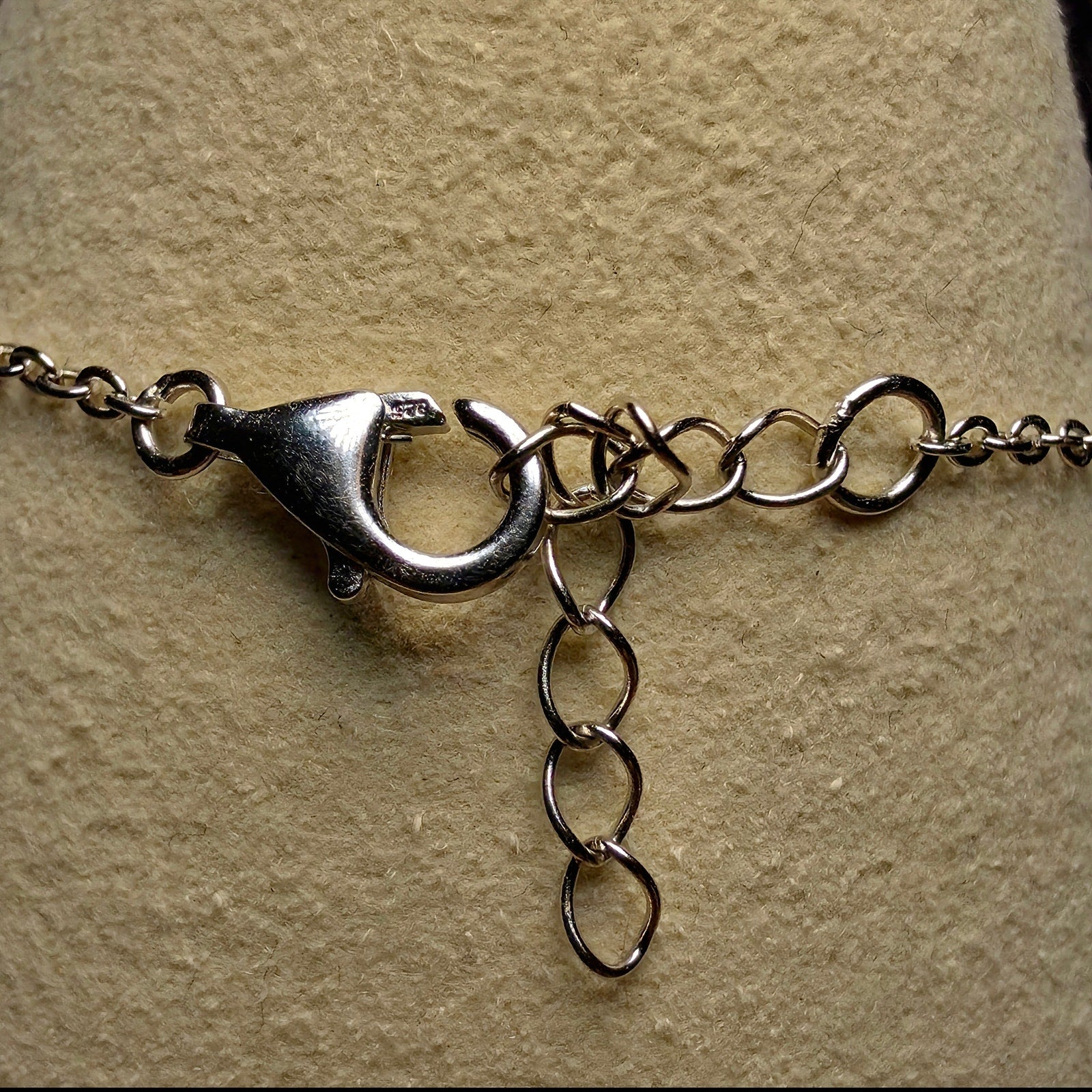 Red Carnelian Clover & Engraved Sunburst Station Bracelet in 925 Sterling Silver