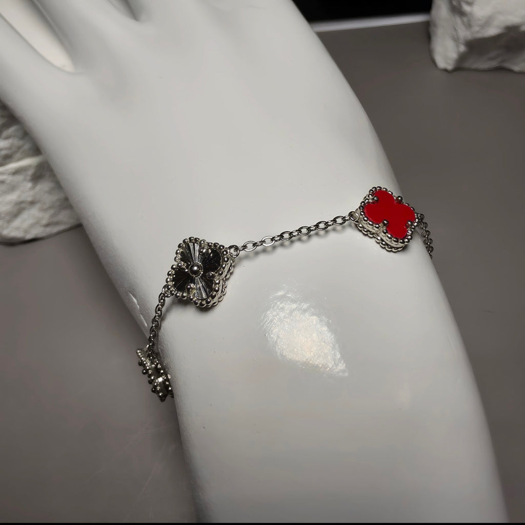 Red Carnelian Clover & Engraved Sunburst Station Bracelet in 925 Sterling Silver