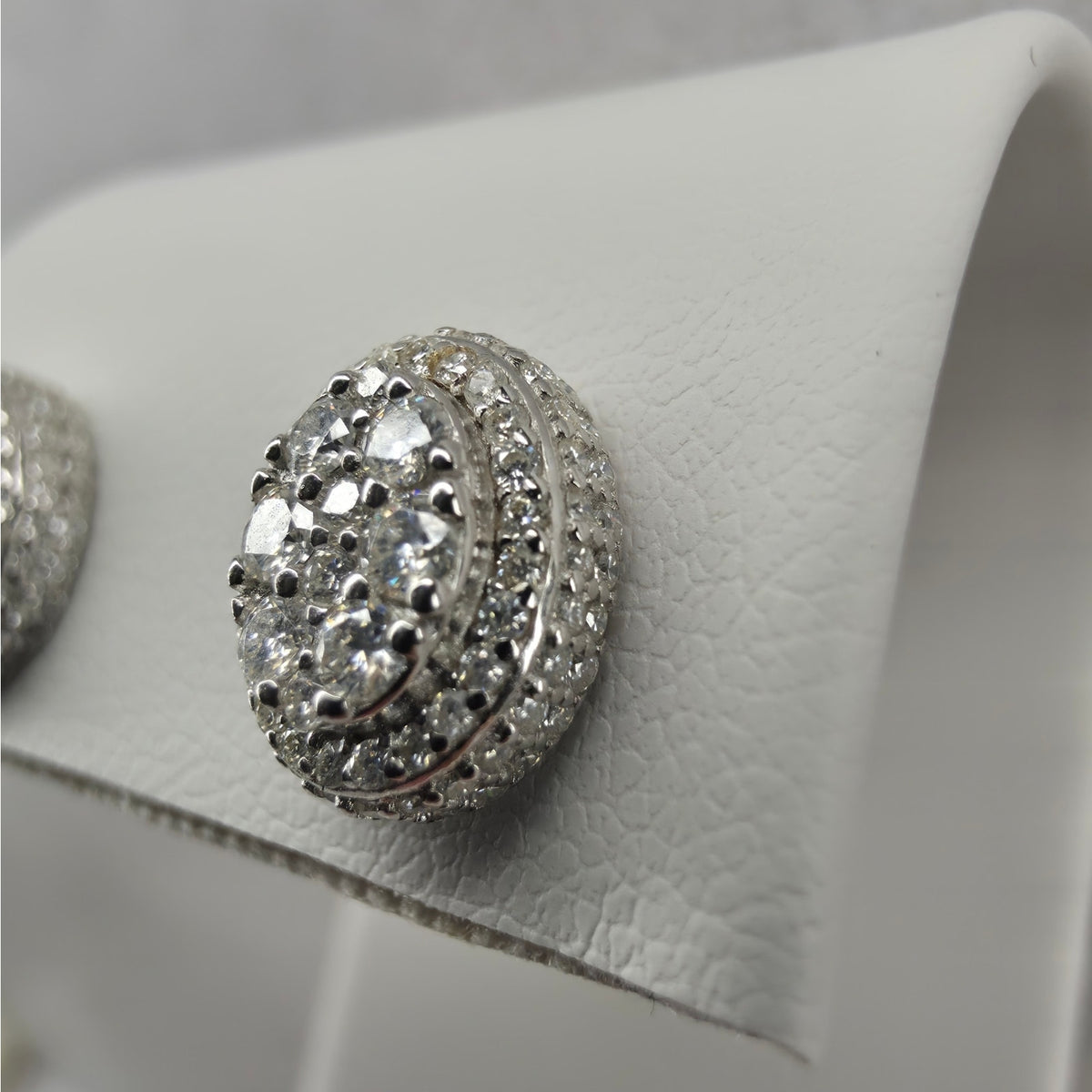 8.6mm 1.6ctw Moissanite Cluster Halo Stud Earrings 925 Silver Screwbacks VVS