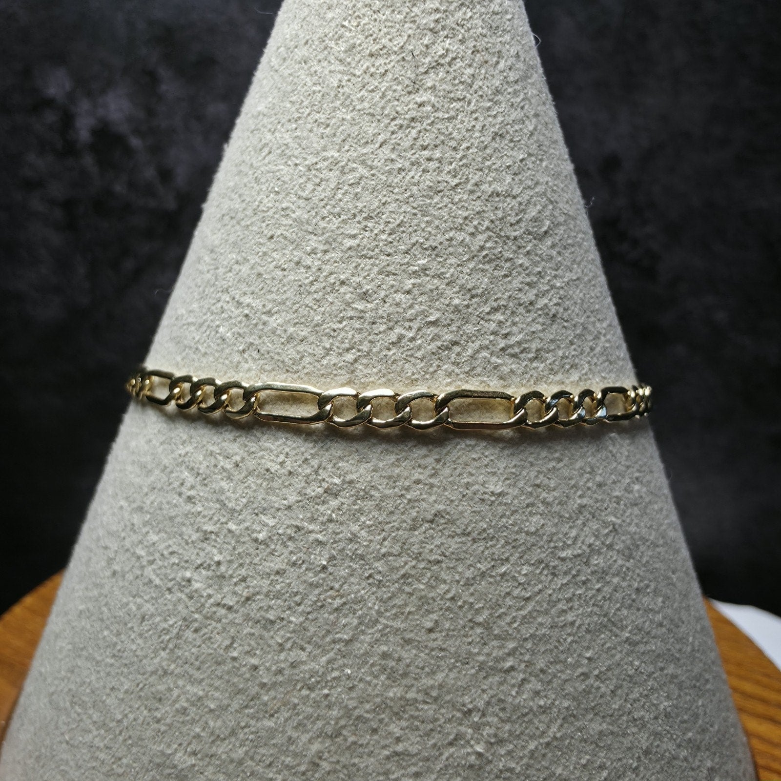 10K Yellow Gold 2.5mm Figaro Bracelet - 6 Inch