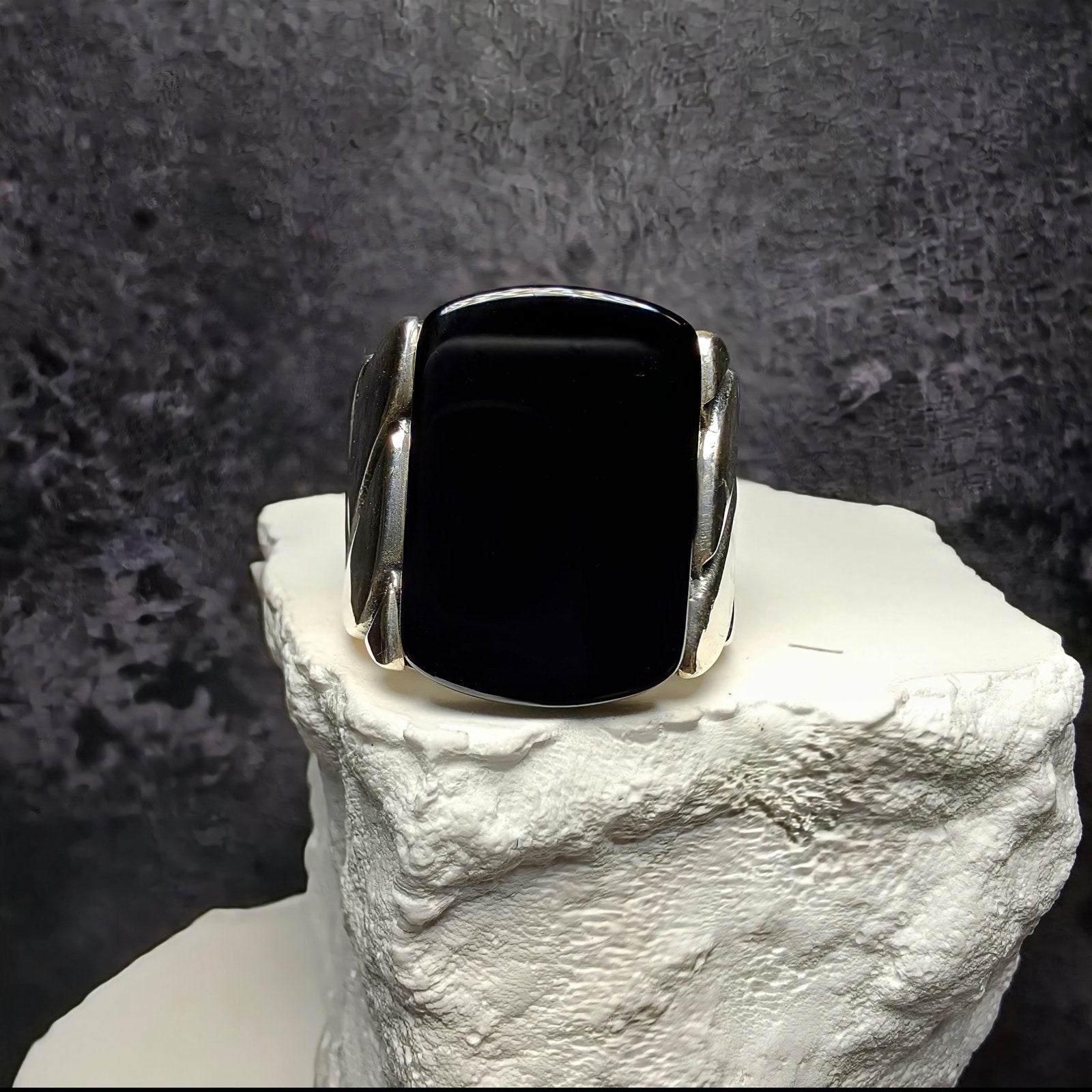 Solid 925 Sterling Silver Black Onyx Cuban Link Men's Ring - Size 8 (11.64g)