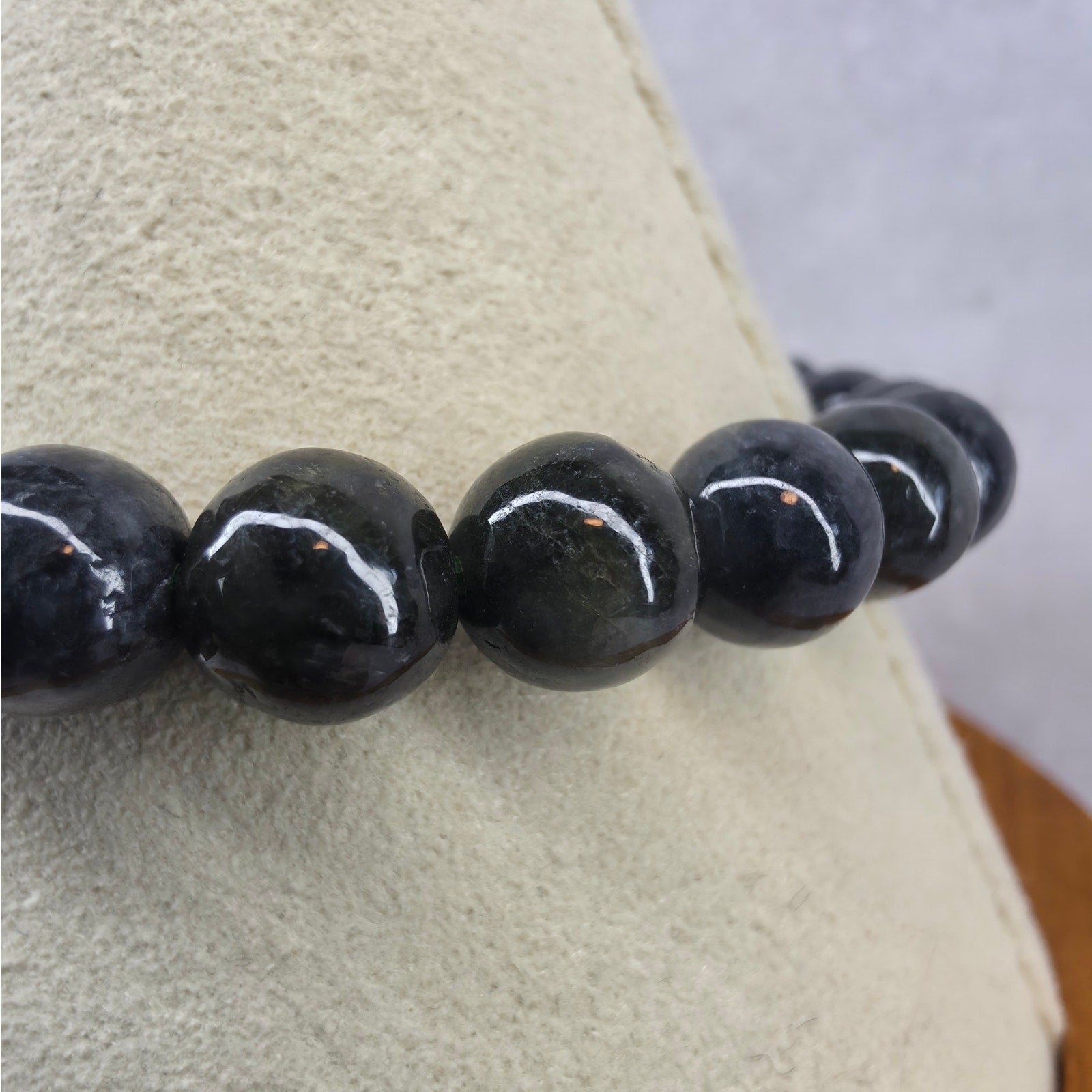 Grade A Natural Black Jade Beaded Stretch Bracelet – 8mm w/ Certificate (18.36g)