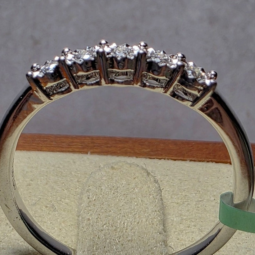 Size 8 Lab-Created Diamond 0.10ctw Half Eternity Ring 925 Silver
