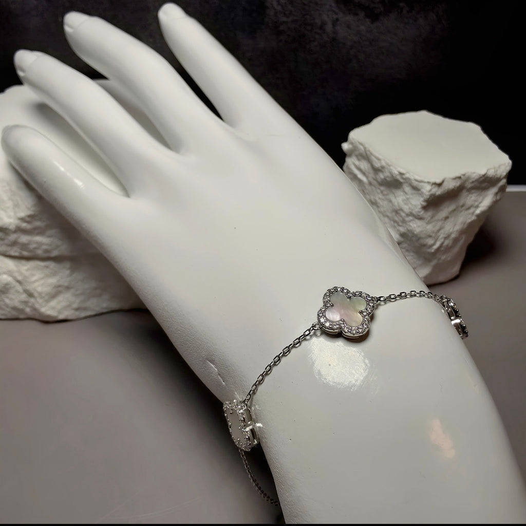 7+1" 0.44ctw Moissanite Mother of Pearl Clover Bracelet 925 Sterling Silver