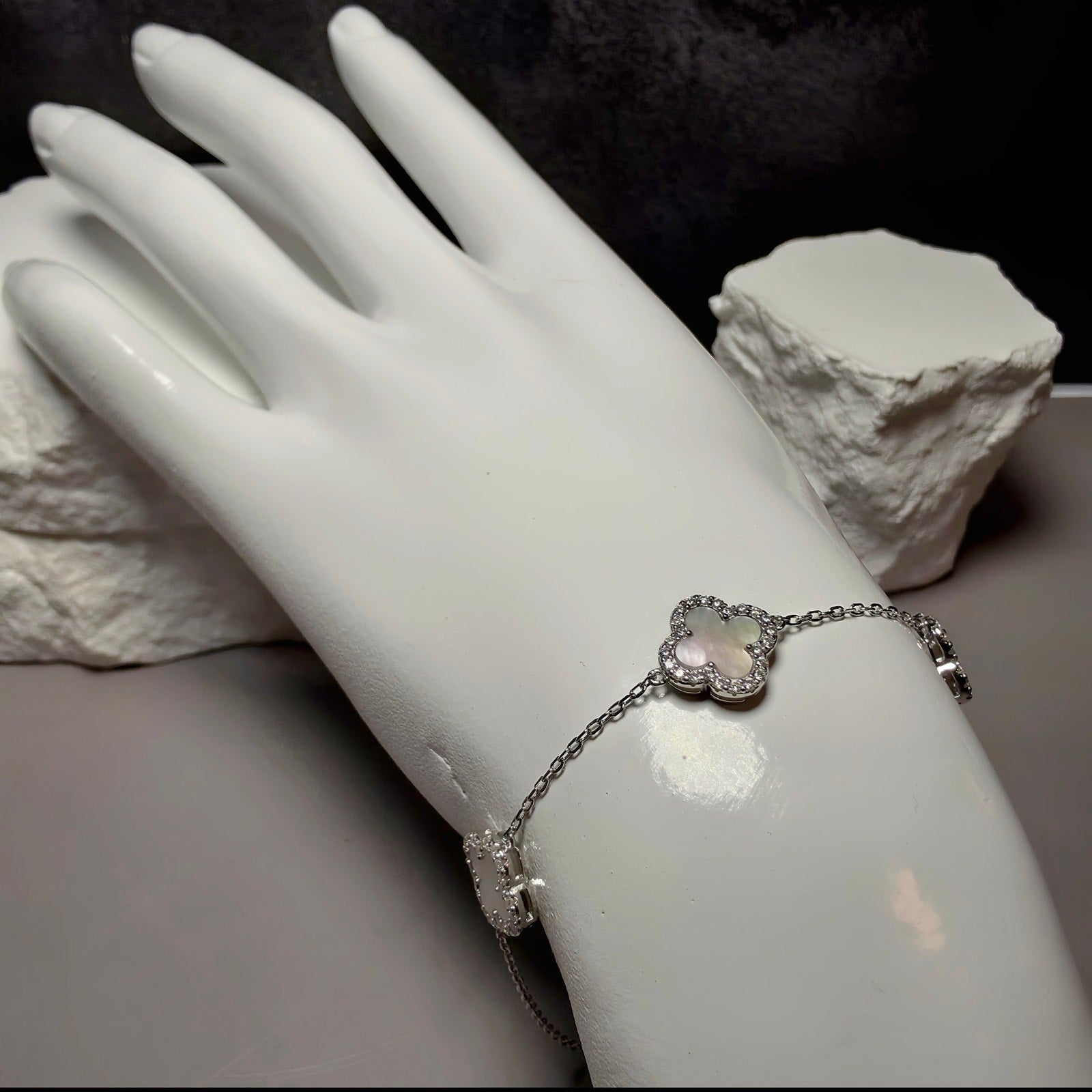 7+1" 0.44ctw Moissanite Mother of Pearl Clover Bracelet 925 Sterling Silver