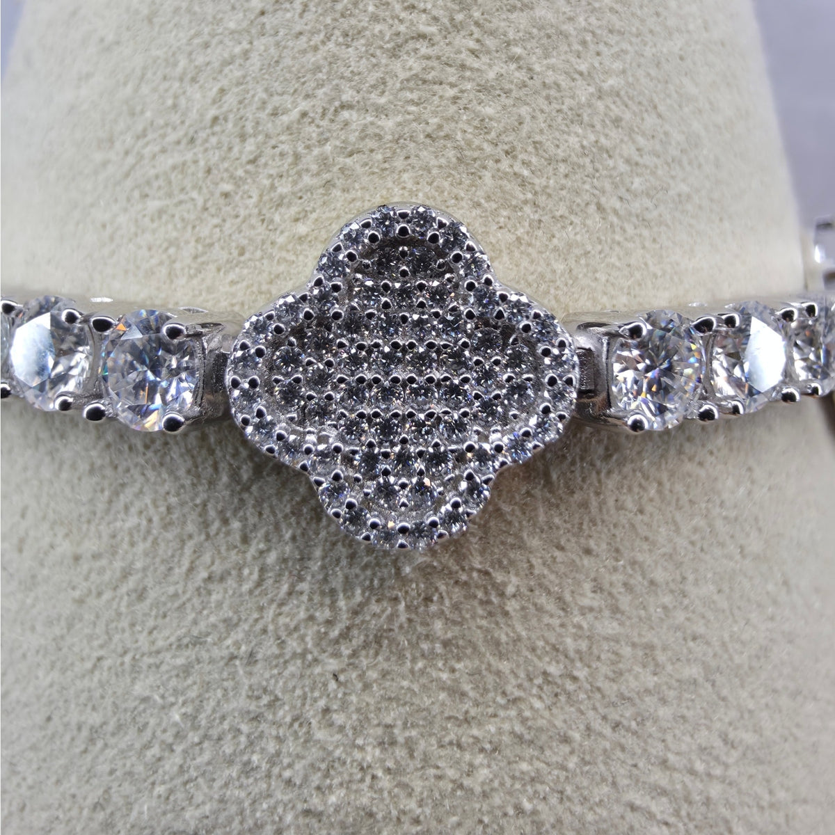 7" 4mm 8.70ctw Moissanite Clover Tennis Bracelet 925 Silver Box Lock GRA