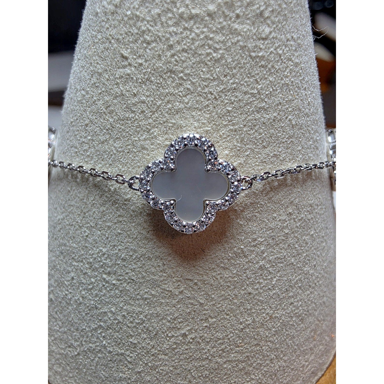 7+1" 0.44ctw Moissanite & MOP Clover Bracelet 925 Sterling Silver