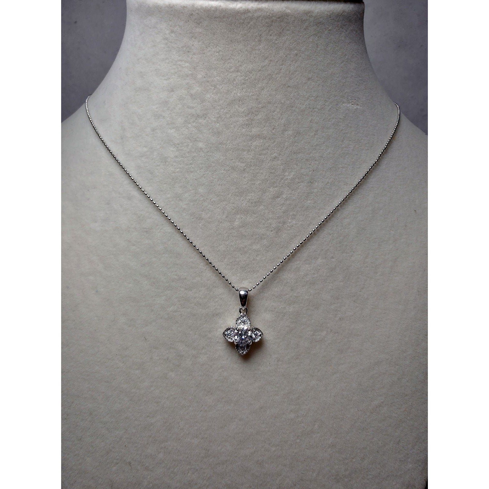 18" 0.65ctw Moissanite Clover Pendant w/Beaded Necklace 925 Sterling Silver