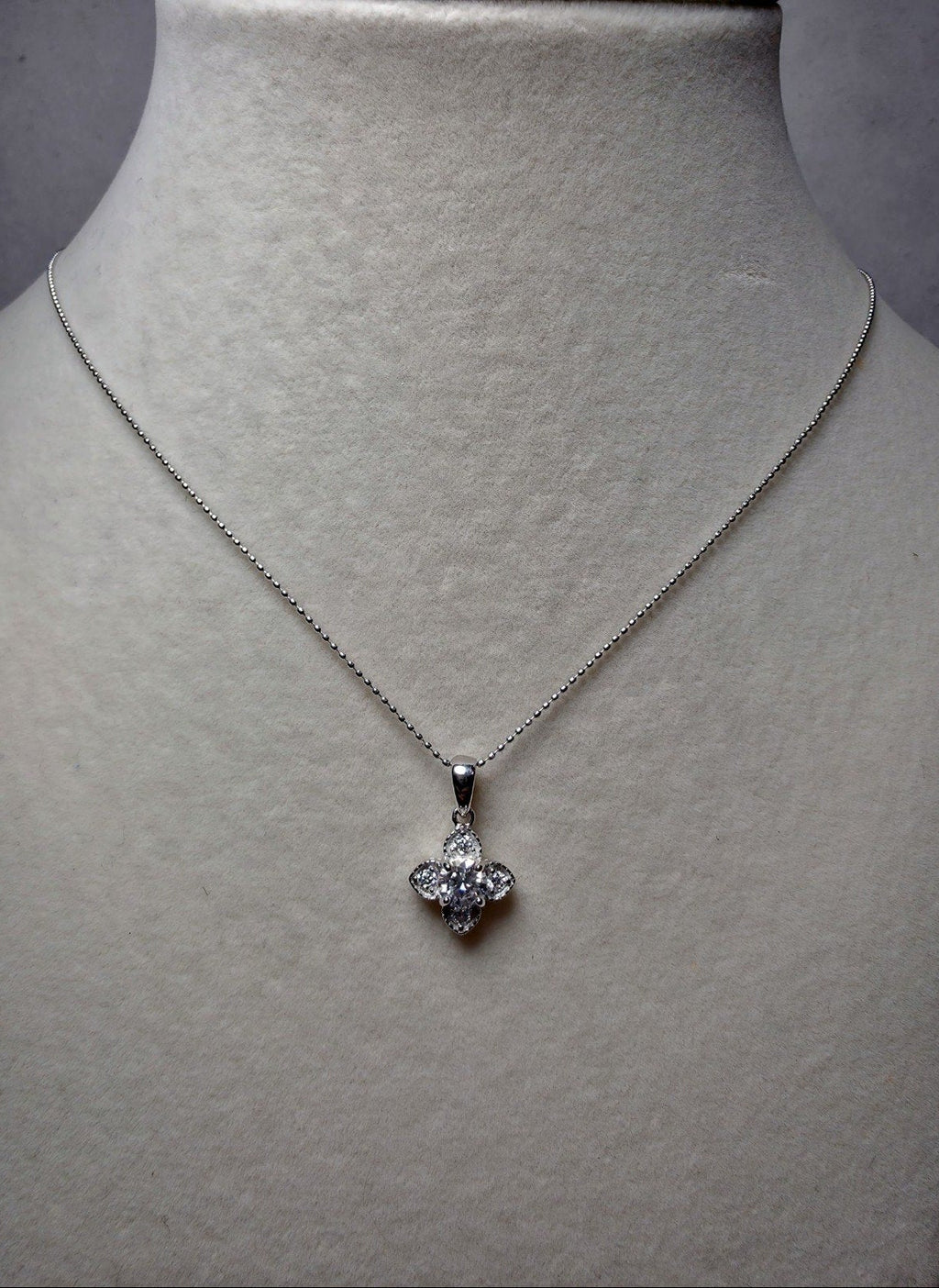 18" 0.65ctw Moissanite Clover Pendant w/Beaded Necklace 925 Sterling Silver