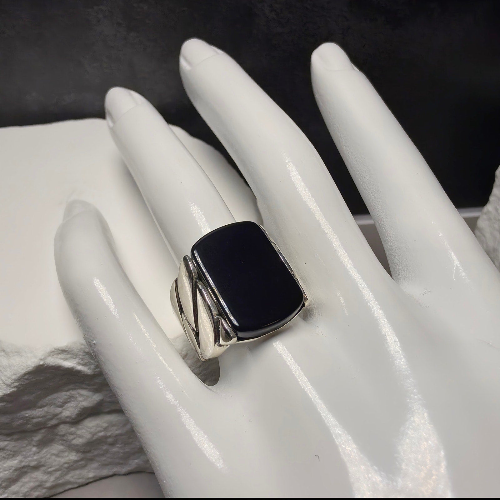 Solid 925 Sterling Silver Black Onyx Cuban Link Men's Ring - Size 8 (11.64g)