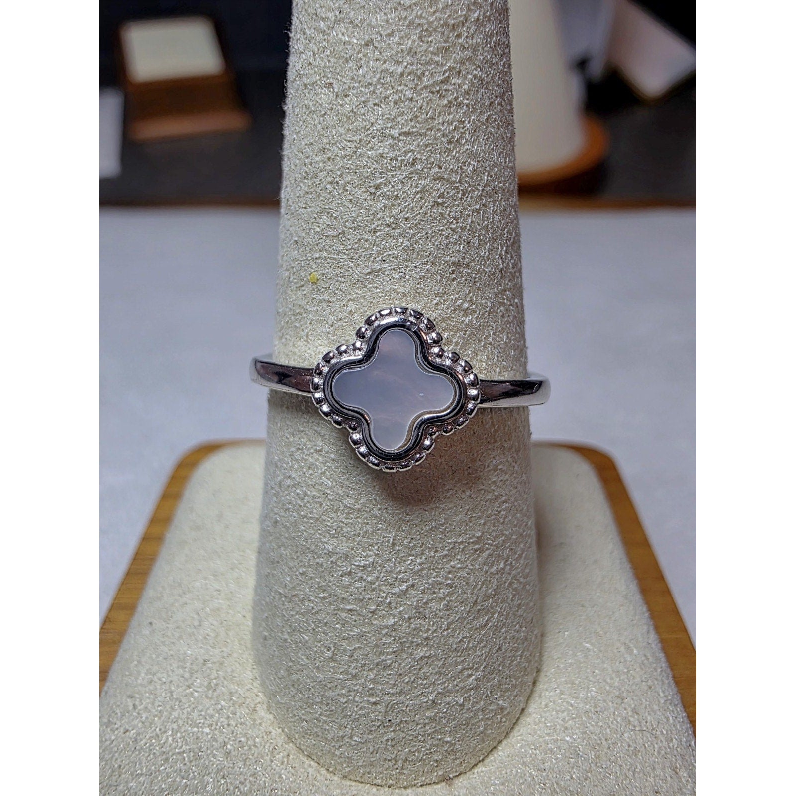 S9 White MOP Clover Ring 2mm 925 Sterling Silver Stamped